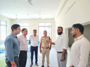 डीएम सौरभ सुमन यादव ने किया डॉ. अंबेडकर कल्याण छात्रावास का निरीक्षण