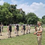 मोतिहारी पुलिस लाइन में एसपी स्वर्ण प्रभात के निर्देश पर QRT, बज्र एवं दंगा बल का एंटी रॉयट मॉक ड्रिल अभ्यास करते पुलिसकर्मी
