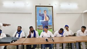पटना के अंबेडकर भवन में आयोजित बहुजन आर्मी की बिहार स्तरीय संगठनात्मक बैठक को संबोधित करते राष्ट्रीय अध्यक्ष गोल्डन दास।