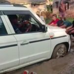 हरपुर वार्ड संख्या-5 में सैनिक चौक से थाना चौक तक जर्जर सड़क और गड्ढों से परेशान स्थानीय लोग