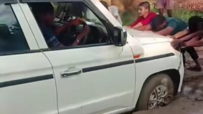 आदापुर। हरपुर वार्ड-5 में सैनिक चौक से थाना चौक तक सड़क बदहाल, लोगों ने की जल्द मरम्मत की मांग