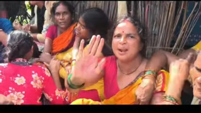 रोते बिलखते मायके से आए मृतिका की परिजन