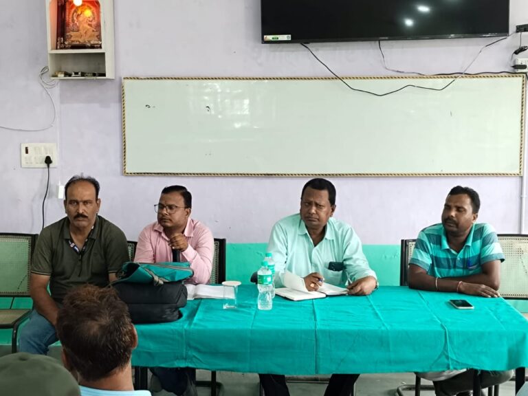 रक्सौल में बीईओ का निर्देश: आधार विहीन छात्रों का जल्द बने आधार, शत-प्रतिशत तैयार हो APAAR ID