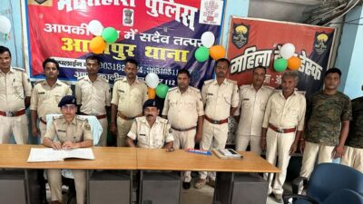 आदापुर थाना में चौकीदार परेड के दौरान थानाध्यक्ष पूजा कुमारी