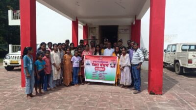 महुअवा SSB कैंप में दिखा भाई-बहन का अनोखा प्यार, जवानों की कलाई पर राखी बांध बहनों ने मांगी देश की सलामती