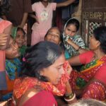 आदापुर के श्यामपुर ढाला में ट्रेन हादसे के बाद ग्रामीण